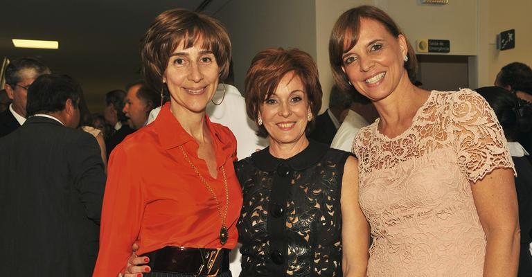 Viviane Senna, Amelinha Amaro e Cristina Gennari visitam complexo hospitalar, SP.