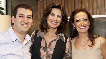 Com o irmão Marcelo Aidar e a atriz Jacqueline Dalabona, a designer Gabriela Aidar inaugura loja em São Paulo.