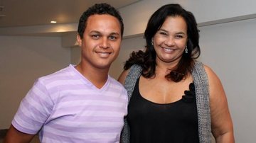 Solange Couto e o marido curtem show do Exaltasamba - Henrique Oliveira / Photo Rio News
