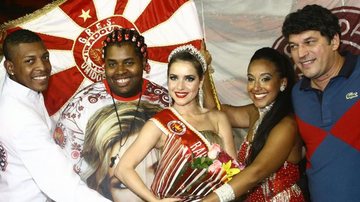 Monique Alfradique é coroada rainha de bateria da Viradouro - Marcos Porto / Photo Rio News