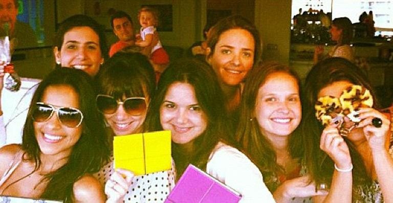Bruno de Luca, Mariana Rios, Fernanda Rodrigues e Fernanda Paes Leme trocam presentes de amigo oculto no Rio de Janeiro - Reprodução / Twitter