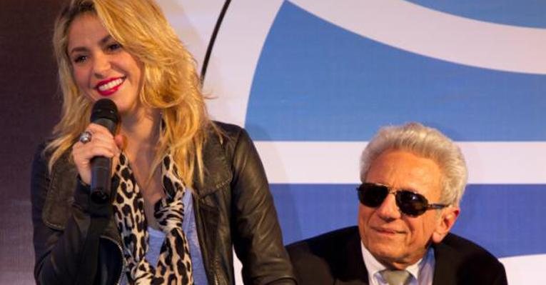 Shakira no lançamento do livro de seu pai em Bogotá - Twitter / Reprodução