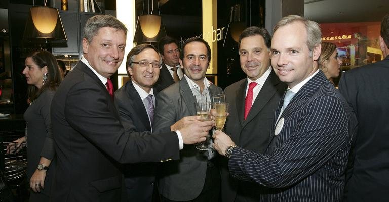 José Falcato, Jaime Ayash, Mauricio Queiroz, João Santos e Nuno Santos brindam abertura de relojoaria.