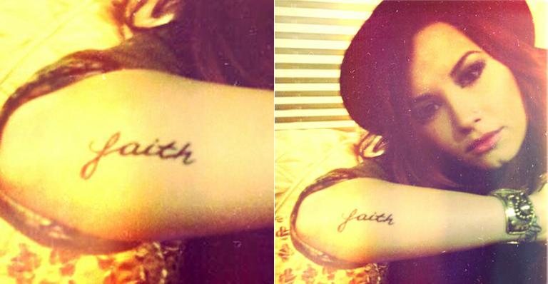 Demi Lovato tatua 'Fé' no braço direito - Reprodução/Twitter