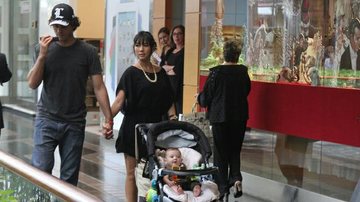Daniele Suzuki passeia com a família por shopping carioca - Daniel Delmiro / AgNews
