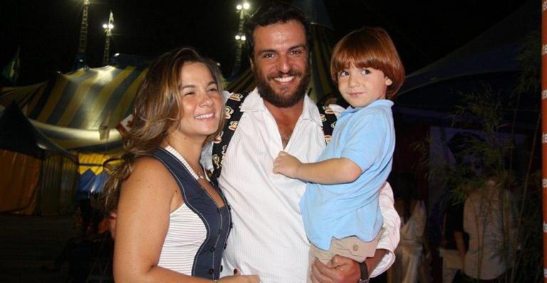 Rodrigo Lombardi com a mulher, Betty, e o filho, Rafael - Alex Palarea / AgNews