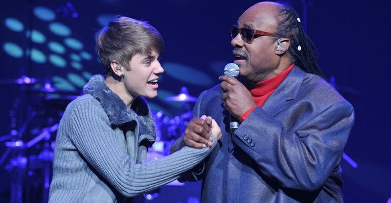 Justin Bieber e Stevie Wonder - Getty Images