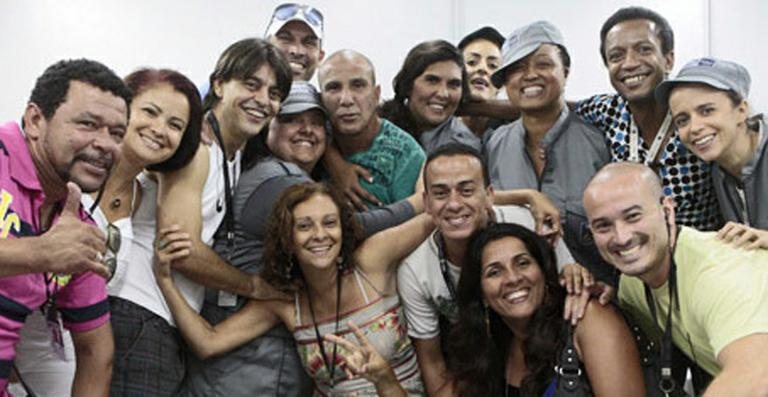 Eri Johnson celebra seu aniversário com a equipe de 'Fina Estampa' - Divulgação/TV Globo