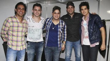 Guilherme, que faz dupla com Santiago, Jorge & Mateus, este de branco, Sorocaba, que faz dupla com Fernando, e Luan Santana cantam no Anhembi, em SP.