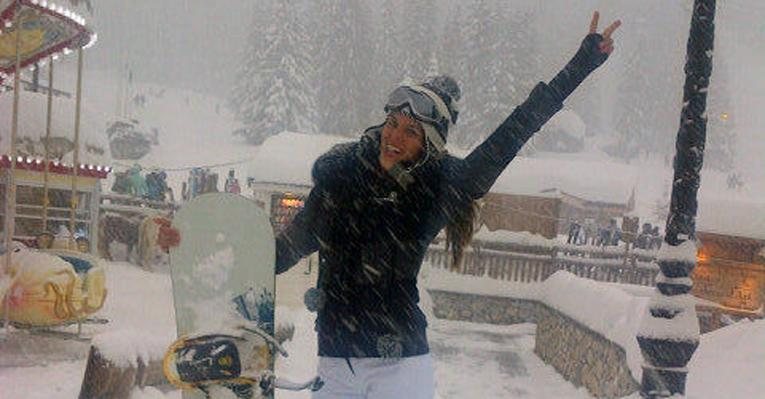 Izabel Goulart curte a neve nos Alpes franceses - Reprodução/Twitter