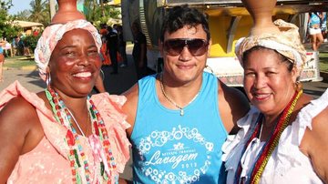 Acelino Popó se diverte em festa do litoral norte de Salvador - Uran Rodrigues