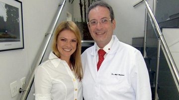 Carol Minhoto entrevista o médico ortomolecular Abib Maldaun Neto para a sua atração na TV Gazeta, em SP.