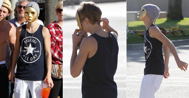 Justin Bieber usa 'disfarce' durante passeio em Los Angeles - The Grosby Group