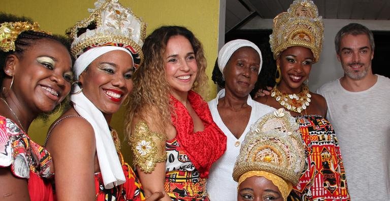 Daniela Mercury recebe homenagem em evento pré-carnaval de Salvador