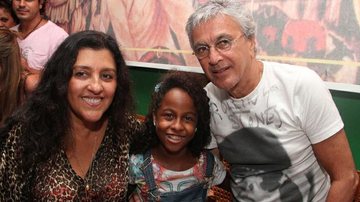 Regina Casé com Kalinde Maiara, filha e Magary Lord, e Caetano Veloso - Uran Rodrigues