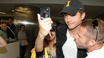 Ashton Kutcher desembarca em São Paulo para o SPFW - AgNews/Dilson Silva e Orlando Oliveira