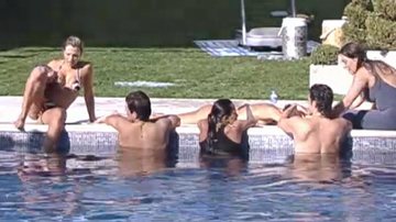BBB12: Brothers relaxam na piscina, após prova da comida - Reprodução