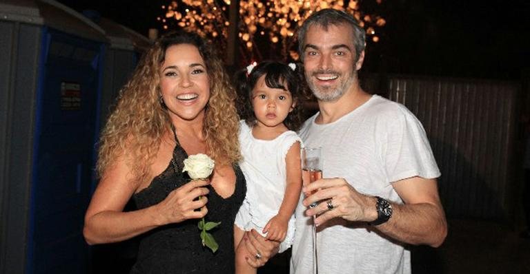 Daniela Mercury com Marco Scabia e a pequena Ana Isabel - Fred Pontes/Divulgação