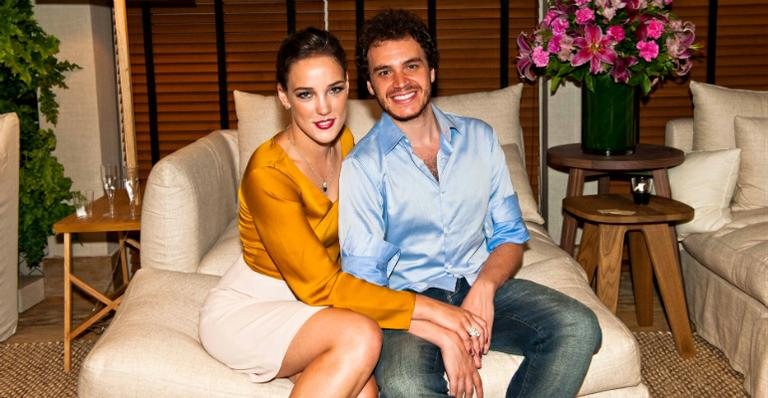 Adriana e Alexandre visitam lounge CARAS no São Paulo Fashion Week - Fabio Miranda