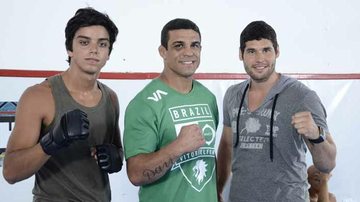 Vitor Belfort contracena com Rodrigo Simas e Dudu Azevedo em 'Fina Estampa' - Divulgação/ Rede Globo