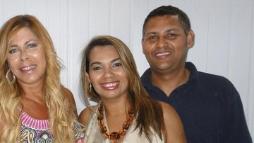 No salão de Rogério Sodré, Suzy Ayres muda visual para o carnaval com Silvana de Oliveira, em SP.