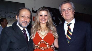 Ricardo Nader felicita a mulher, Sandrinha Sargentelli, e Andrea Matarazzo, ambos homenageados pelo Cicesp, Centro de Integração Cultural e Empresarial de São Paulo.