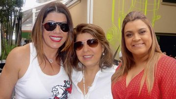 Roberta Miranda, ao centro, prestigia feijoada organizada por Alicinha Cavalcanti, em SP, animada por show de Preta Gil.