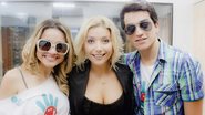 A dupla Brunna e Mateus ladeia Luiza Possi em visita à TVB Record, em Campinas, SP, e apoia campanha beneficente.