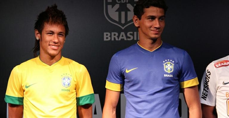 Neymar e Ganso apresentam nova camisa do Brasil - Roberto Filho / AgNews