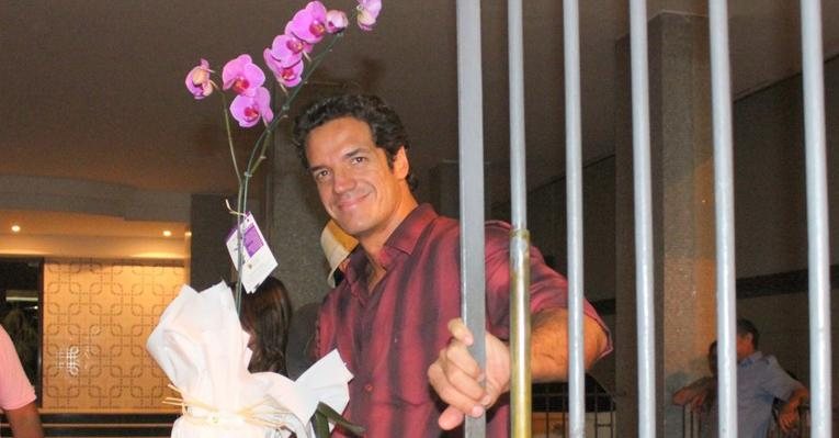 Carlos Machado leva orquídea a aniversário no Rio de Janeiro - Fausto Candelária / AgNews