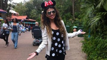 Paula Fernandes posa de Minnie Mouse durante passeio pela Disney - Reprodução/ Twitter