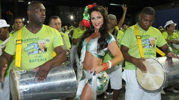 Luiza Brunet sensual em ensaio técnico - Roberto Filho/AgNews