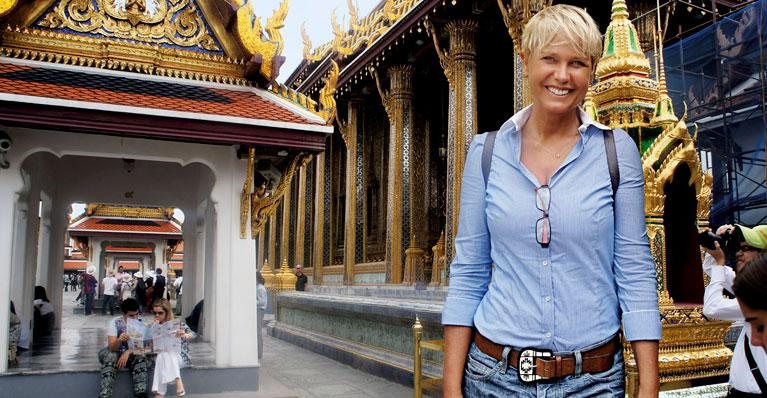 A apresentadora se encanta com a beleza do Grand Palace, em Bangcoc, capital da Tailândia. Acostumada a passar as férias nos EUA, Xuxa resolveu inovar. - arquivo pessoal