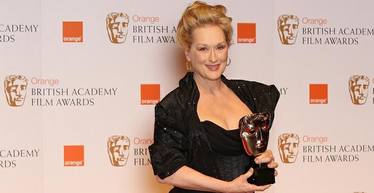 Meryl Streep recebe o prêmio de Melhor Atriz do BAFTA por sua atuação em 'A Dama De Ferro' - Getty Images