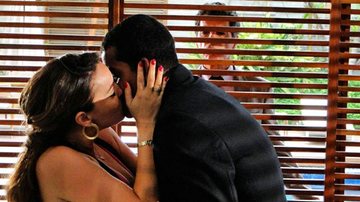 Jonas observa beijo de Cris e Jonas - Divulgação/TV Globo