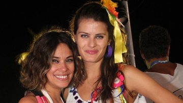 Bia Antony e Isabeli Fontana se jogam no carnaval de Salvador - Uran Rodrigues