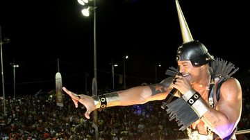 Léo Santana, vocalista do Parangolé, vestido de Faraó - Dilson Silva e Wallace Barbosa/AgNews