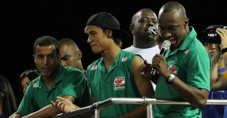 Lucas, Neymar e Thiaguinho juntos com o Exaltasamba no carnaval baiano - Uran Rodrigues