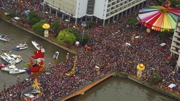 Cerca de dois milhões de foliões tomaram as ruas do Recife - Paulo Paiva