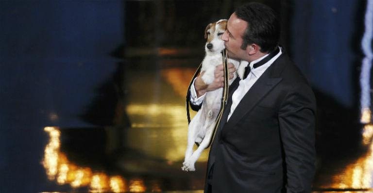 Uggie e Jean Dujardin no Oscar 2012 - Reuters