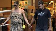 Gravidíssima, Luana Piovani passeia com o marido Pedro Scooby em shopping no Rio de Janeiro - Daniel Delmiro / AgNews