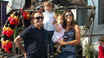 Emerson Fittipaldi com a mulher, Rossana, e os filhos Emo e Vittoria - Manuela Scarpa/PhotoRioNews