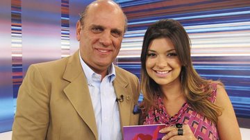 Cesar Romão é recebido por Amanda Françozo na atração da Record News.