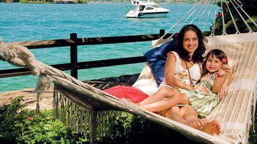 Na Ilha, abraçada à herdeira, da relação com o modelo Caíque Lorenzo, Joana conta que... - Renato Velasco