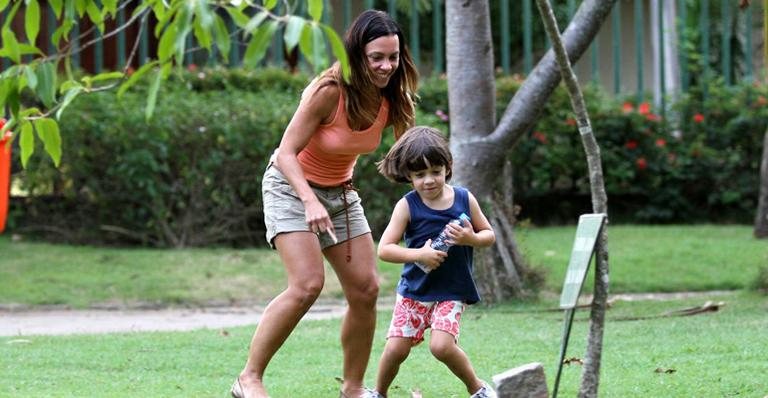 Carla Marins e o filho Leon - Clayton Militão / PhotoRioNews