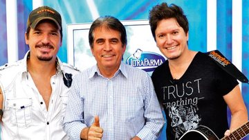 A dupla Guto & Nando participa da atração de Eli Corrêa na RedeTV!, em SP.