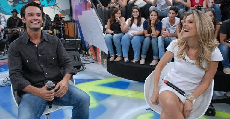Rodrigo Santoro e Ingrid Guimarães na gravação do 'Altas Horas' - TV Globo