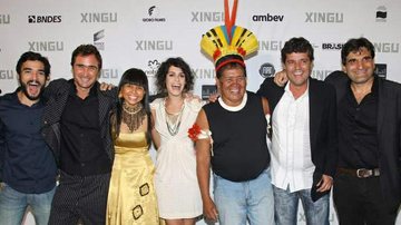Elenco e equipe do filme 'Xingu' durante pre-estreia em São Paulo - Tiago Arcanjo
