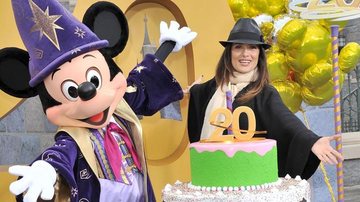 Salma Hayek comemora aniversário de 20 anos da Euro Disney - The Grosby Group
