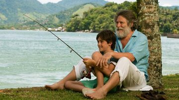 Na Ilha de CARAS, o ator de 65 anos aproveita os dias de descanso das gravações da novela das 9 para curtir o herdeiro. Pai e filho pescam. - caio guimarães